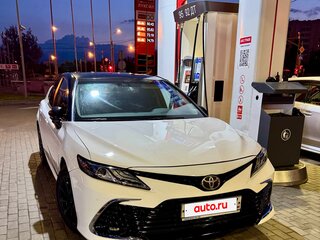 2019 Toyota Camry VIII (XV70), белый, 2000000 рублей, вид 1
