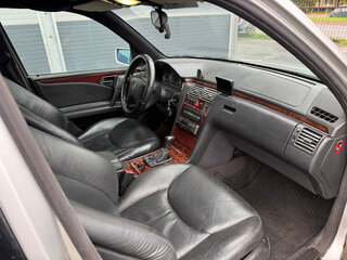 1996 Mercedes-Benz E-Класс 220 II (W210, S210), серебристый, 195000 рублей, вид 2