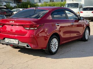2021 Kia Rio IV Рестайлинг, красный, 1750000 рублей, вид 4