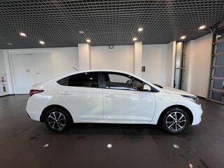 2017 Hyundai Solaris II, белый, 1072000 рублей, вид 2