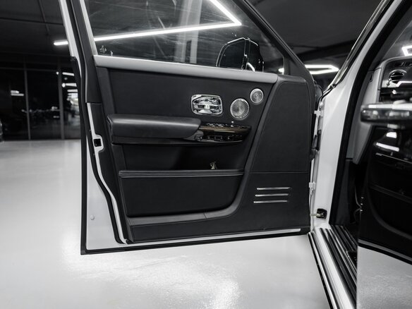 2019 Rolls-Royce Phantom VIII (Series I), белый, 37000000 рублей - вид 28