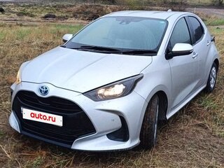 2020 Toyota Yaris IV, серый, 1400000 рублей, вид 1