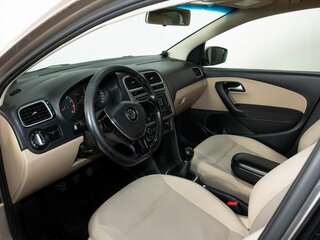 2016 Volkswagen Polo V Рестайлинг, бежевый, 899000 рублей, вид 5