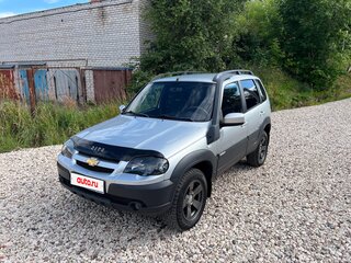 2018 Chevrolet Niva I Рестайлинг, серебристый, 895000 рублей, вид 2