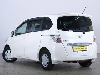 2011 Honda Freed I Рестайлинг, белый, 1189000 рублей, вид 4