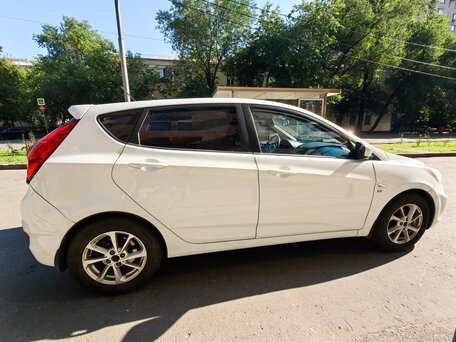 2011 Hyundai Solaris I, белый, 515000 рублей, вид 2