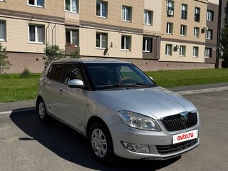 2012 Skoda Fabia II Рестайлинг, серебристый, 475000 рублей, вид 3