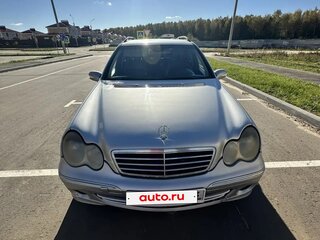 2005 Mercedes-Benz C-Класс 230 II (W203) Рестайлинг, серебристый, 550000 рублей, вид 3