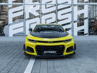 2018 Chevrolet Camaro ZL1 VI Рестайлинг, жёлтый, 7230000 рублей, вид 3