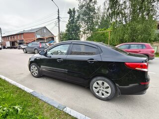 2015 Kia Rio III Рестайлинг, чёрный, 1250000 рублей, вид 3