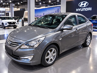 2016 Hyundai Solaris I Рестайлинг, серебристый, 699000 рублей, вид 1