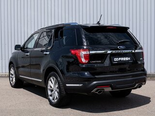2018 Ford Explorer V Рестайлинг 2, чёрный, 2349000 рублей, вид 2