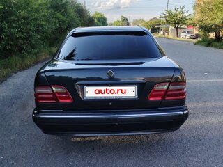 2000 Mercedes-Benz E-Класс 200 II (W210, S210) Рестайлинг, чёрный, 800000 рублей, вид 3