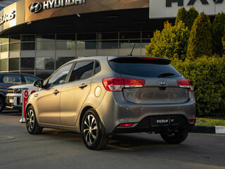 2017 Kia Rio III Рестайлинг, серый, 958000 рублей, вид 5