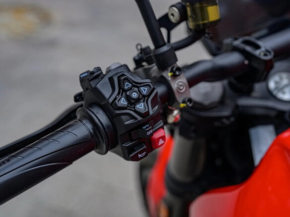 2026 Ducati Monster, красный, 1795000 рублей - вид 15
