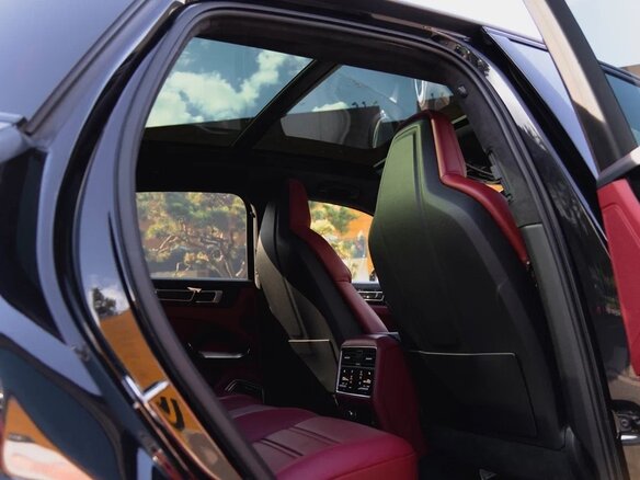 2020 Porsche Cayenne Turbo S E-Hybrid III, чёрный, 13000000 рублей - вид 32