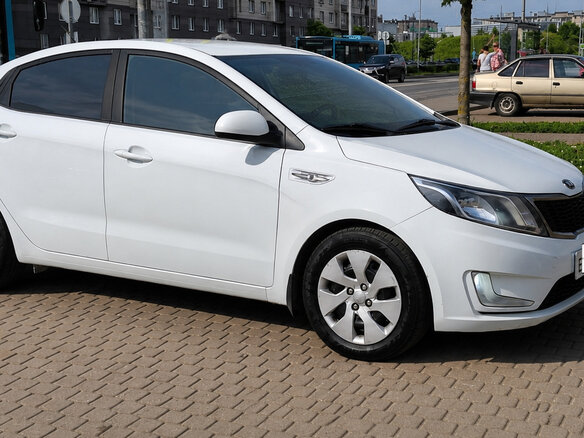 2012 Kia Rio III, белый, 550000 рублей