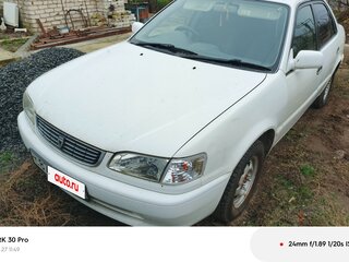 1999 Toyota Corolla VIII (E110) Рестайлинг, белый, 500000 рублей, вид 3