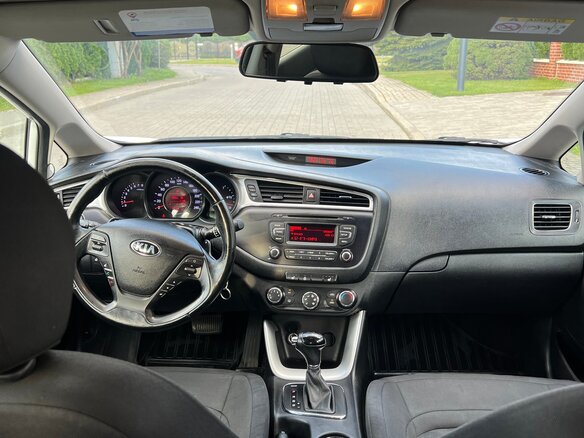 2018 Kia Ceed II Рестайлинг, белый, 1330000 рублей - вид 12