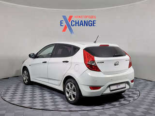2013 Hyundai Solaris I, белый, 588000 рублей, вид 4