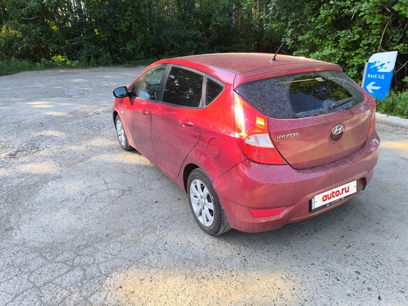 2013 Hyundai Solaris I, красный, 780000 рублей - вид 4