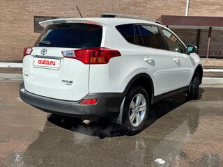 2013 Toyota RAV4 IV (XA40), белый, 1700000 рублей, вид 3
