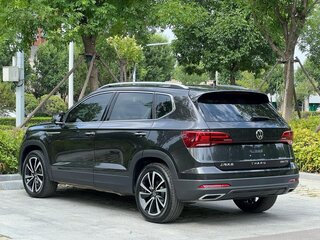 2023 Volkswagen Tharu I, чёрный, 1735100 рублей, вид 4