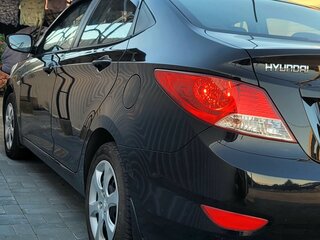 2013 Hyundai Solaris I, чёрный, 670000 рублей, вид 3