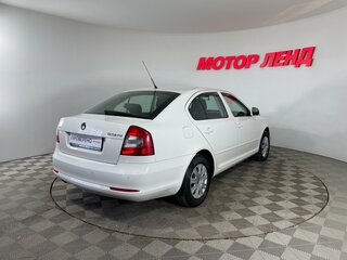 2010 Skoda Octavia II (A5) Рестайлинг, белый, 719000 рублей, вид 4