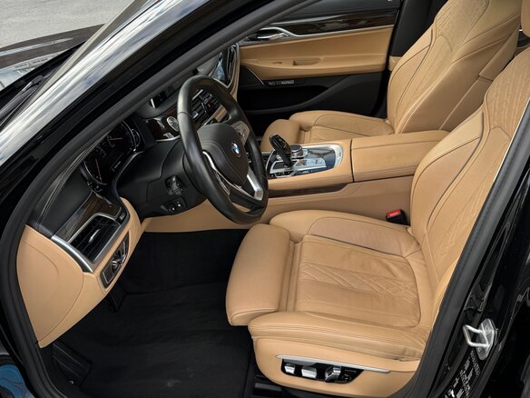 2016 BMW 7 серии 750i xDrive VI (G11/G12), чёрный, 3400000 рублей - вид 30