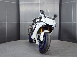 2019 Yamaha YZF-R1, белый, 1619000 рублей, вид 3