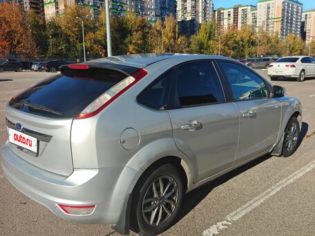 2009 Ford Focus II Рестайлинг, серебристый, 550000 рублей, вид 4