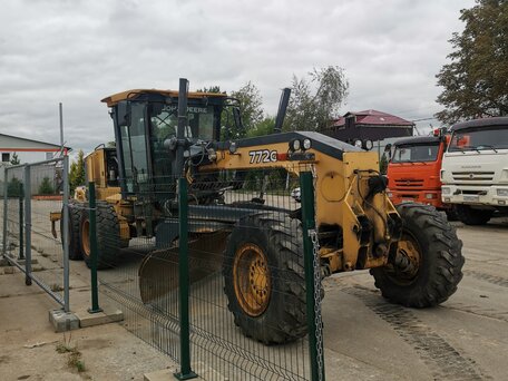 2011 John Deere 772G, жёлтый, 3550000 рублей, вид 2