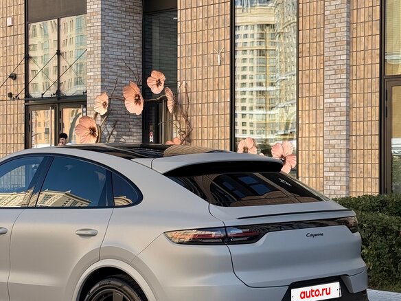 2022 Porsche Cayenne III, серый - вид 1