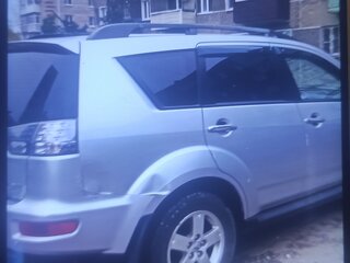 2011 Mitsubishi Outlander II Рестайлинг, серебристый, 775000 рублей, вид 3
