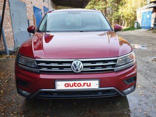 2017 Volkswagen Tiguan II, красный, 2349000 рублей, вид 2