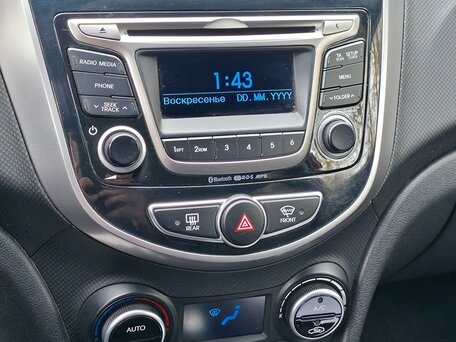 2016 Hyundai Solaris I Рестайлинг, красный, 1300000 рублей, вид 4