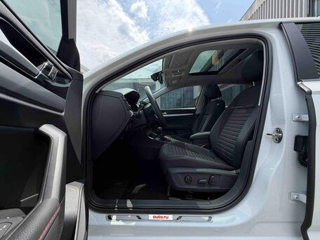 2023 Volkswagen Lavida III Рестайлинг, белый, 1559052 рублей, вид 4