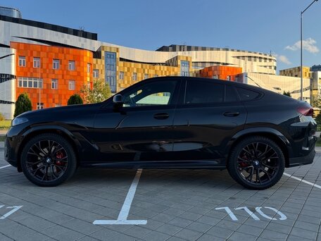 2023 BMW X6 40i III (G06) Рестайлинг, чёрный, 6350000 рублей, вид 2