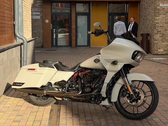 2020 Harley-Davidson CVO Road Glide, серый, 2775000 рублей - вид 8