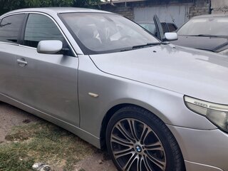 2004 BMW 5 серии 525i V (E60/E61), серебристый, 960000 рублей, вид 2