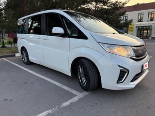2019 Honda Stepwgn V Рестайлинг, белый, 1949000 рублей, вид 1