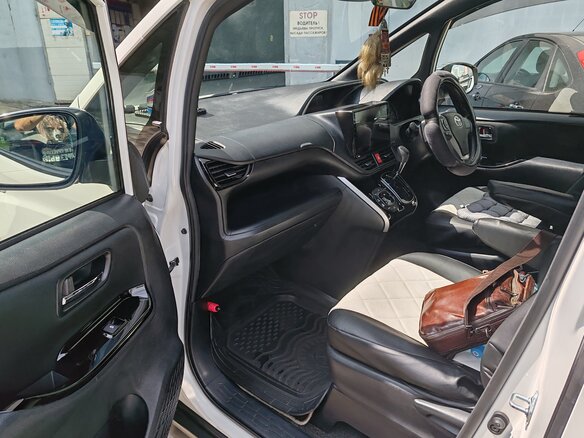 2018 Toyota Voxy III (R80) Рестайлинг, белый, 2555000 рублей - вид 11