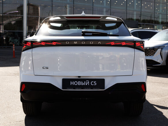 2026 Omoda C5 II, белый - вид 4