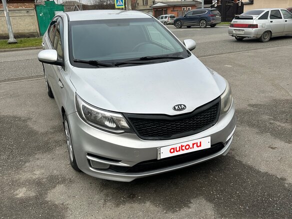 2016 Kia Rio III Рестайлинг, белый, 790000 рублей - вид 3