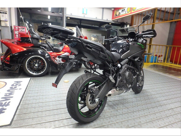 2025 Kawasaki Versys 650, серый, 930000 рублей - вид 4