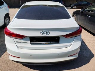2016 Hyundai Elantra VI (AD), белый, 720000 рублей, вид 3