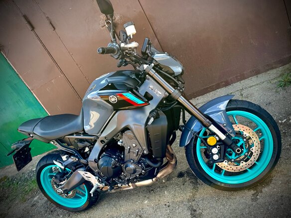 2023 Yamaha MT-09 (FZ-09), серый, 1100000 рублей