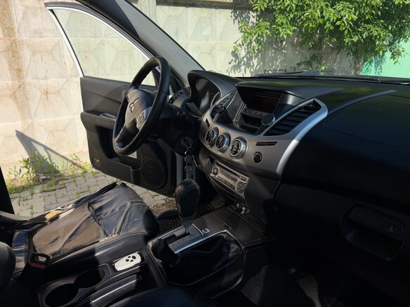 2014 Mitsubishi L200 IV Рестайлинг, белый, 1517000 рублей - вид 4
