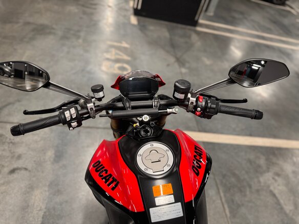 2024 Ducati Monster 937, чёрный - вид 11